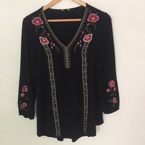 Embroidered 3/4 Sleeve Top